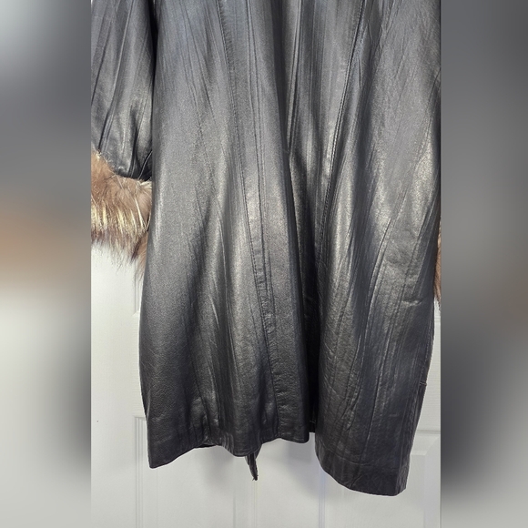 Vintage Black Leather Coat Silver Fox Fur Collar & Cuffs L-XL Mob Wife Baddie - Picture 9 of 12